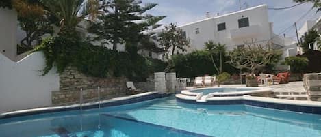 Piscine extérieure (ouverte en saison)