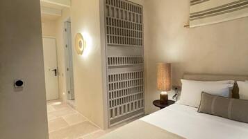 Standaard kamer | Een minibar, een strijkplank/strijkijzer, gratis wifi, beddengoed