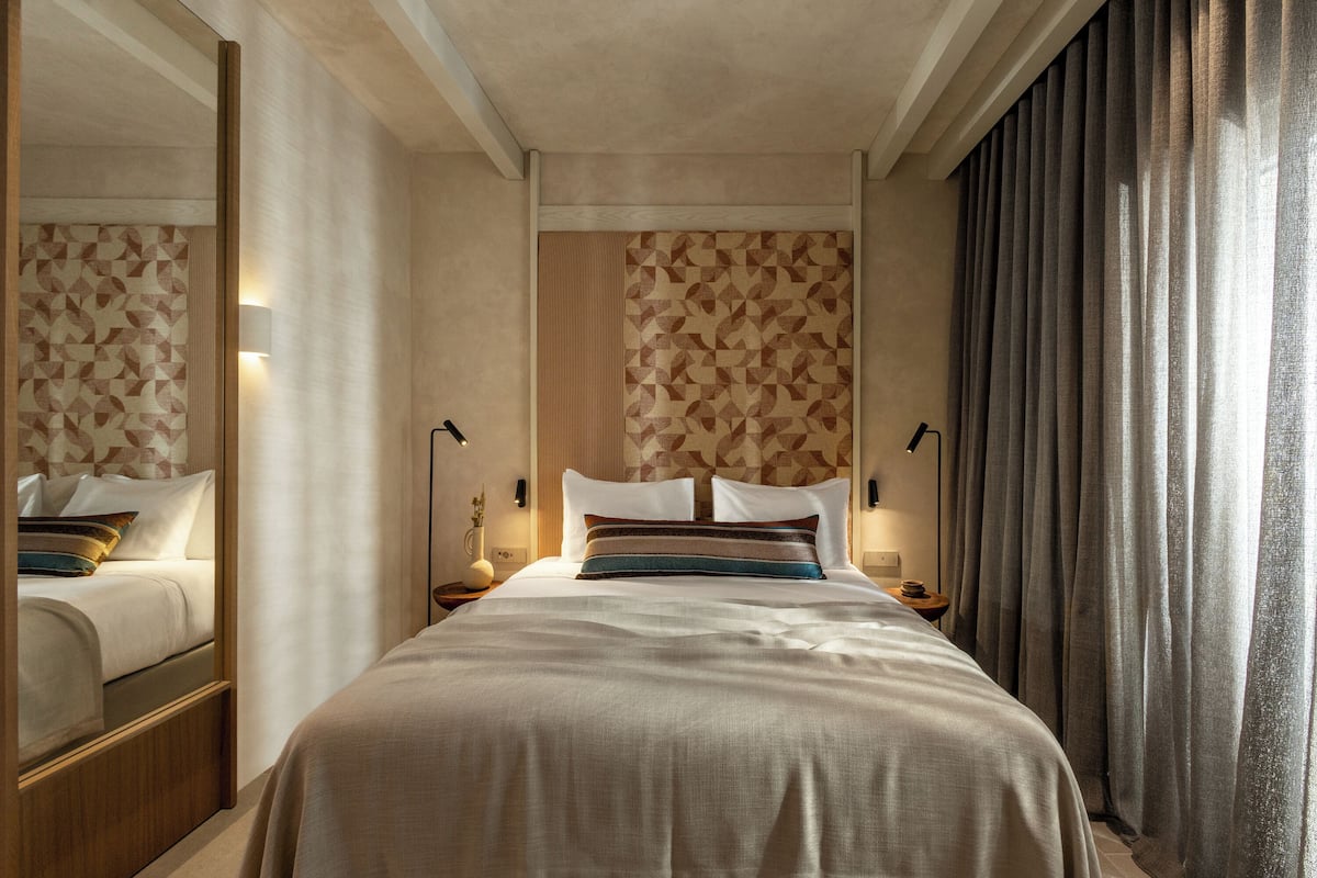 Premium Double with Balcony | Minibar, in-room safe, soundproofing, iron/ironing board (on request)