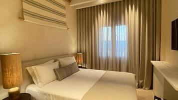 Classic Double (DBL) | Minibar, iron/ironing board, free WiFi, bed sheets