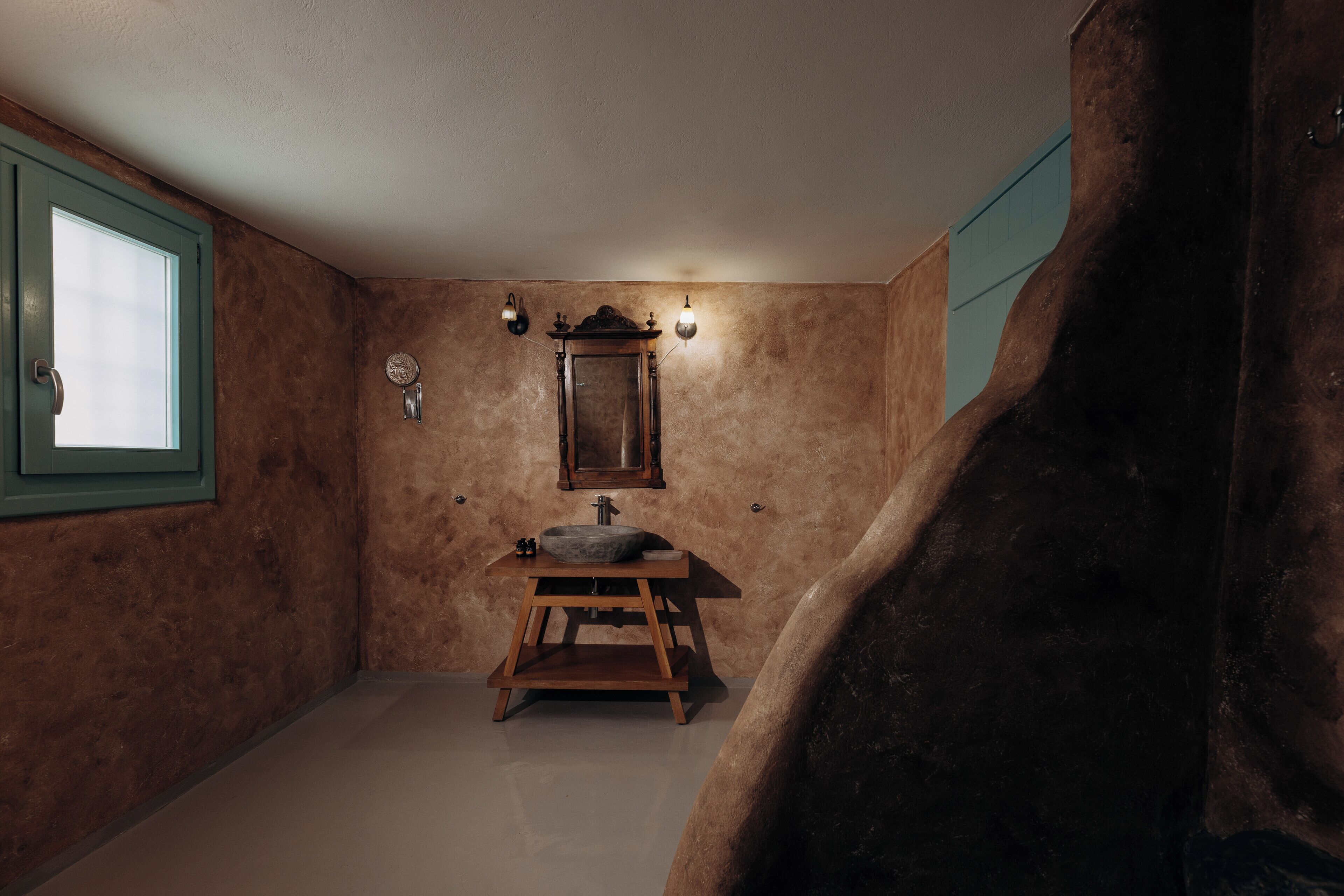 junior suite | bathroom | shower, hair dryer, towels