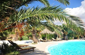Outdoor pool - Medusa Beach Resort and Suites (Naxos)