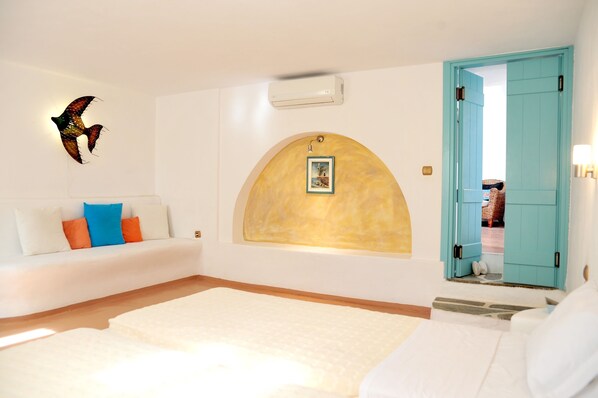Room - Medusa Beach Resort and Suites (Naxos)