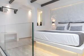 Luxury Suite, 1 King Bed, Terrace, Partial Sea View