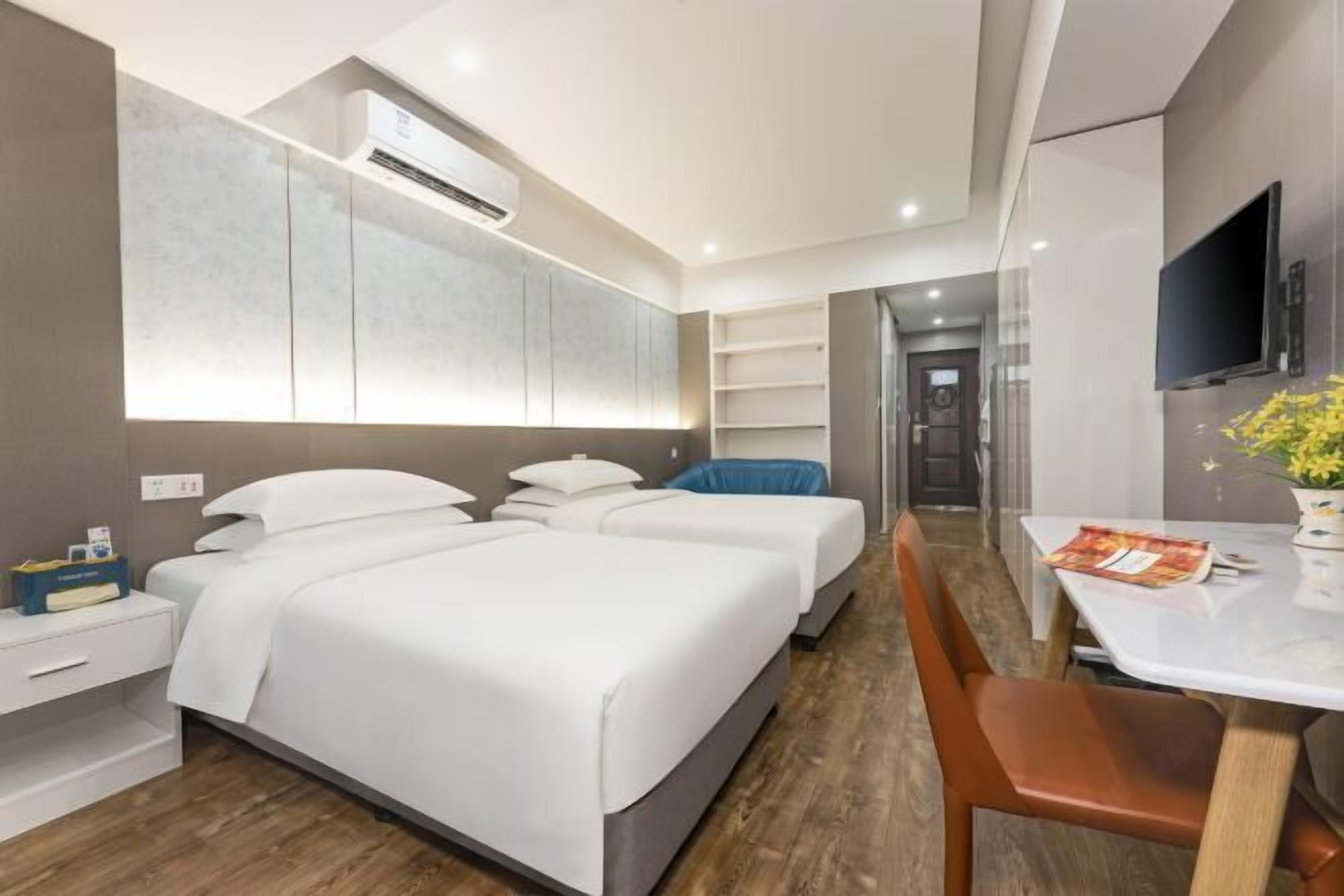 Minibar, in-room safe, iron/ironing board, cribs/infant beds