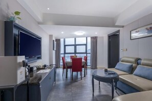 Minibar, in-room safe, iron/ironing board, cribs/infant beds - Tixiang International Hotel (Zhangjiagang)