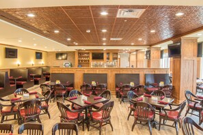 Breakfast and dinner served - Holiday Inn Trophy Club by IHG (Roanoke)