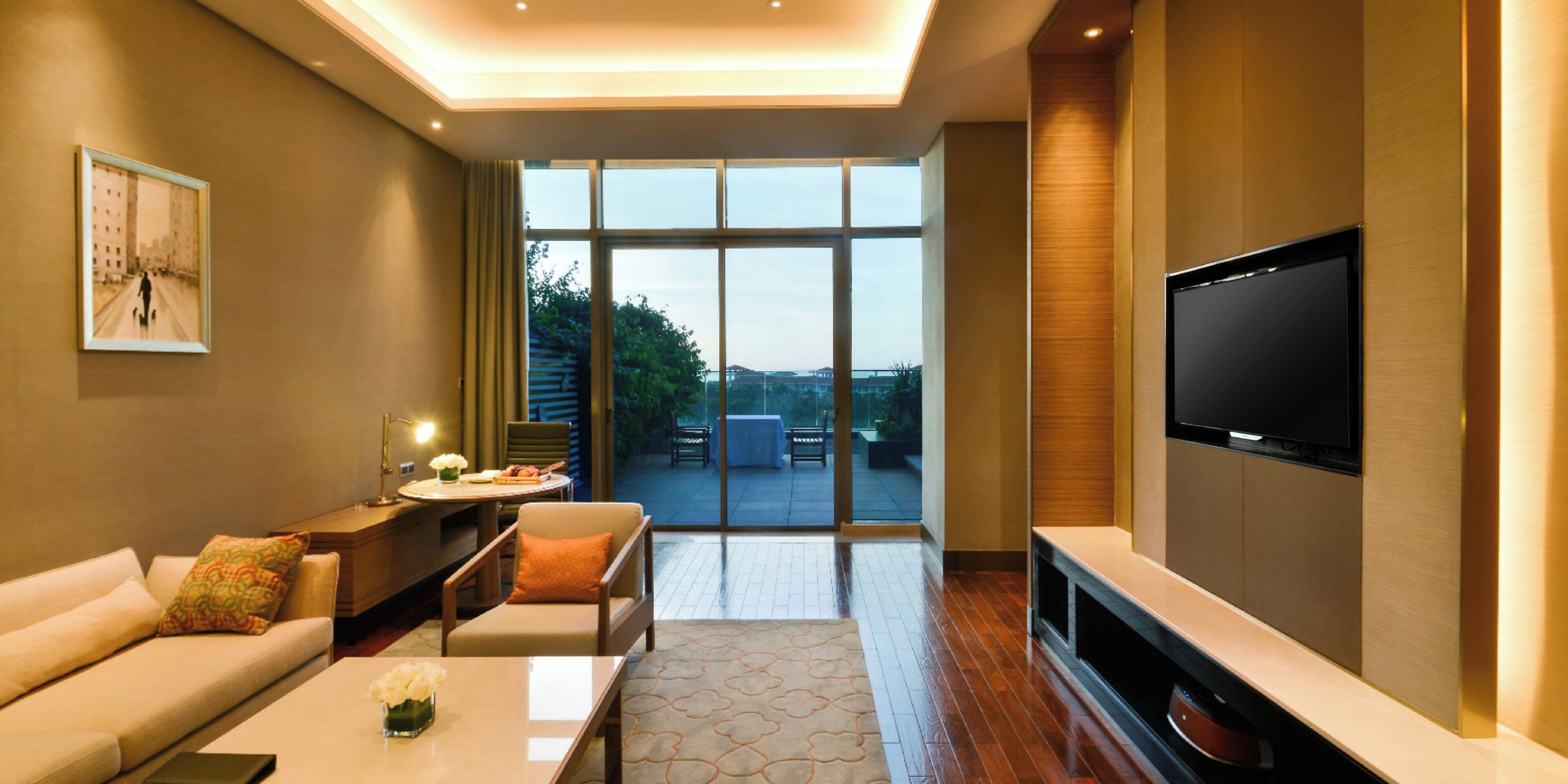 Minibar, in-room safe, desk, iron/ironing board