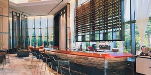 Bar (on property) - Holiday Inn Haikou West Coast by IHG (Haikou)