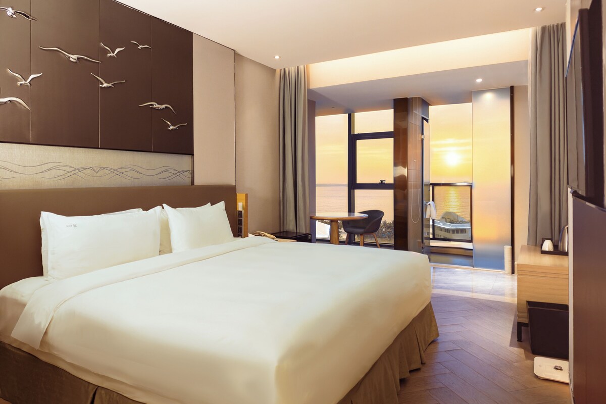 Minibar, két bảo mật tại phòng, bàn, bàn ủi/dụng cụ ủi quần áo 