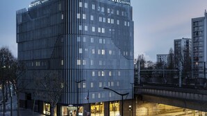 A modern hotel with a glass facade, multiple floors, and a prominent signage. - Novotel Suites Paris Expo Porte de Versailles (Paris)