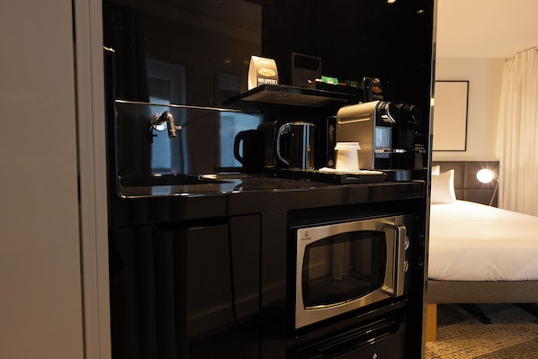 Executive Suite, Multiple Beds | 1 bedroom, premium bedding, minibar, in-room safe