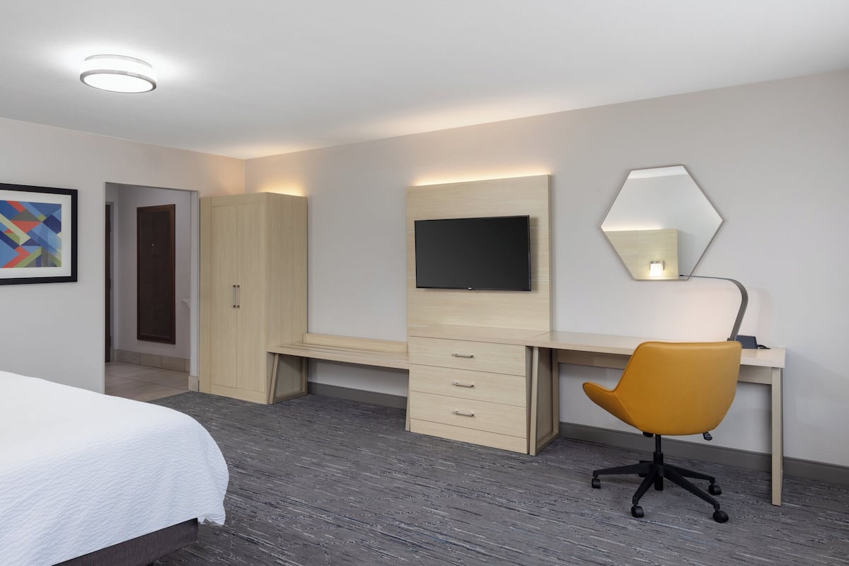 Premium bedding, pillowtop beds, desk, laptop workspace