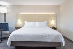 Ropa de cama de alta calidad, colchones con pillow-top y escritorio 