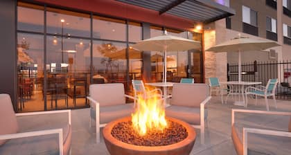 Holiday Inn Express & Suites Phoenix West - Buckeye by IHG