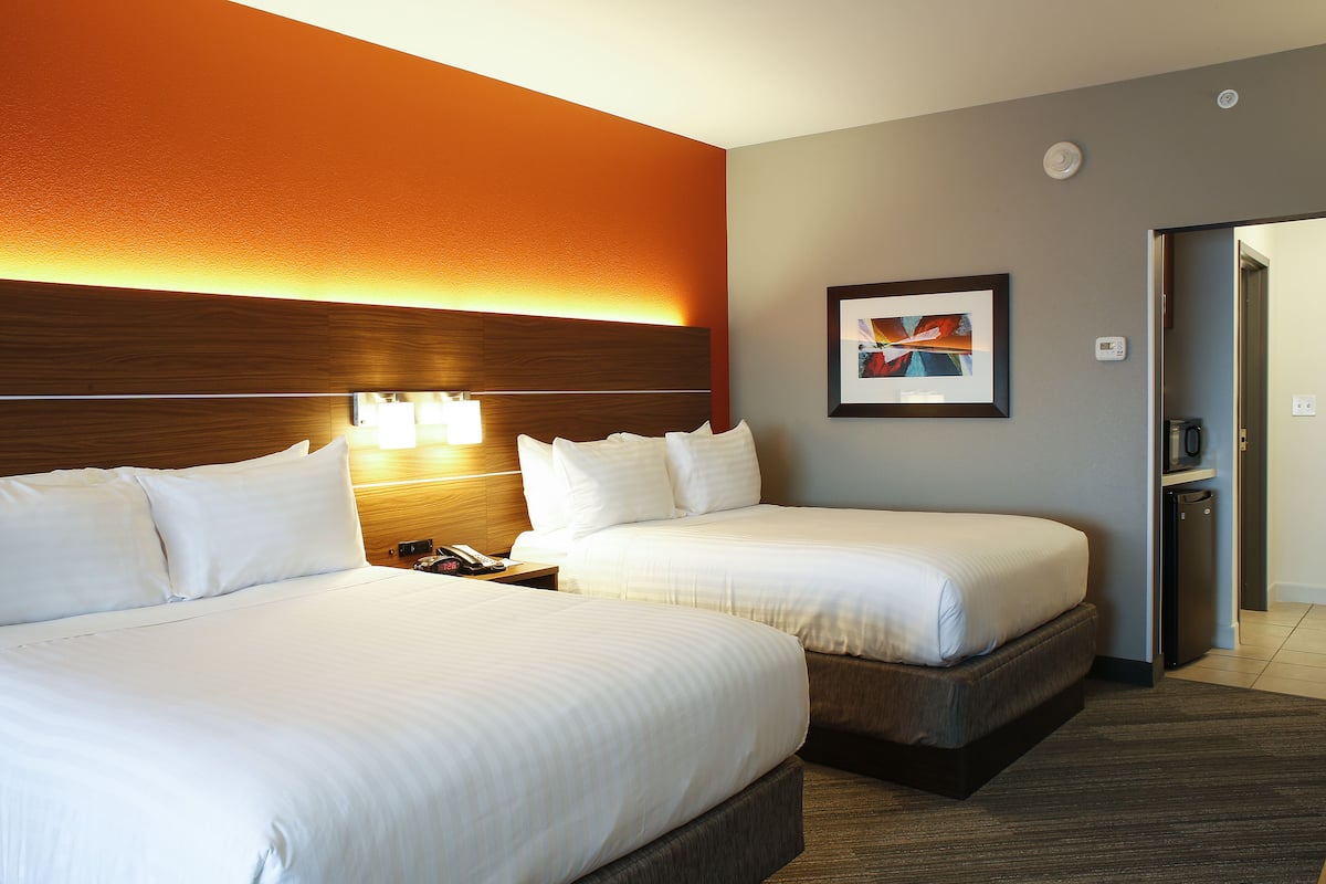 1 bedroom, premium bedding, down comforters, in-room safe