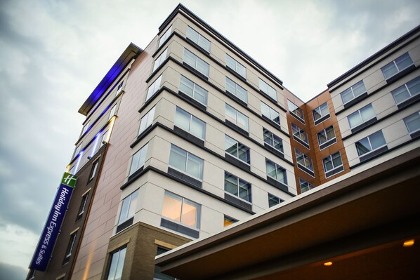 Exterior - Holiday Inn Express & Suites Louisville Downtown by IHG (Louisville)