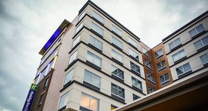Holiday Inn Express & Suites Louisville Downtown by IHG