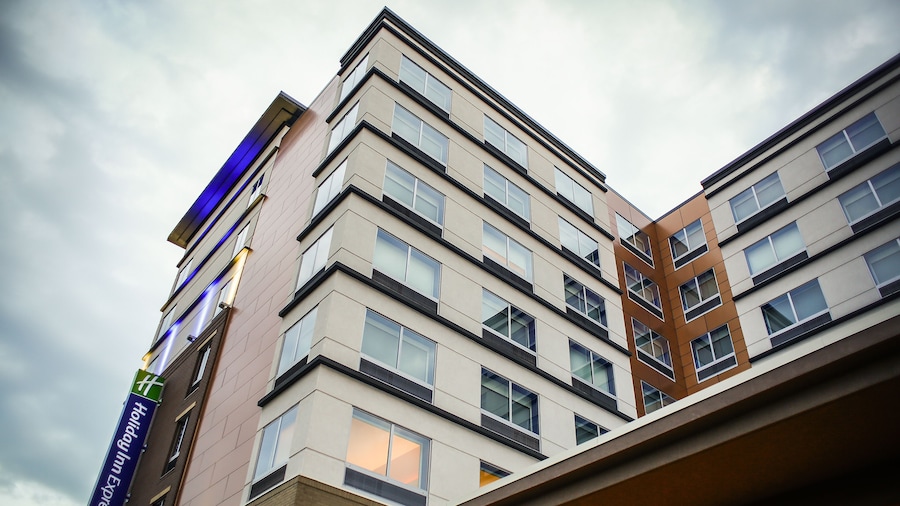 Holiday Inn Express & Suites Louisville Downtown by IHG