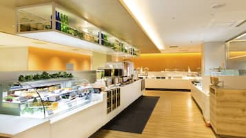 Daily buffet breakfast (JPY 1400 per person)