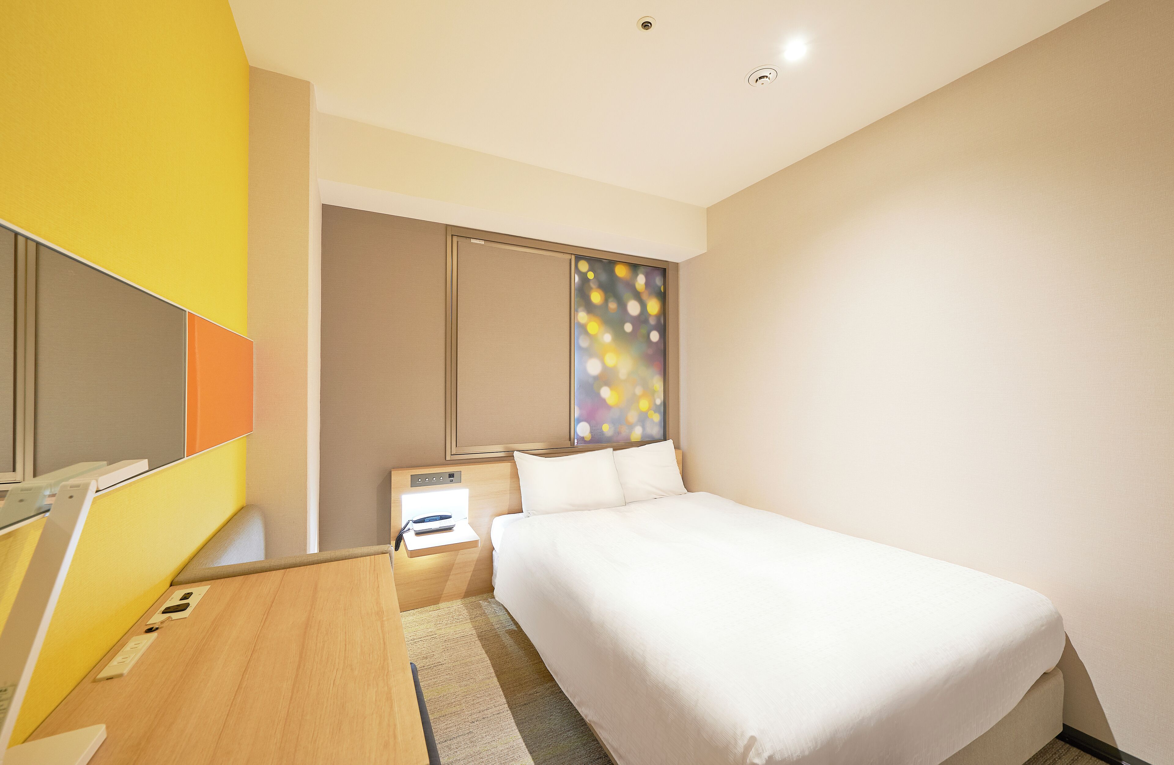 Soundproofing, free WiFi, bed sheets