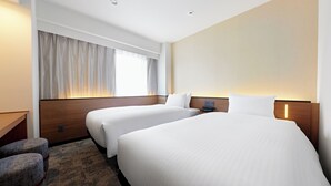 A hotel room with two beds, a desk, a chair, a window with curtains, and a wall-mounted phone. - Sotetsu Grand Fresa Osaka - Namba (Osaka)