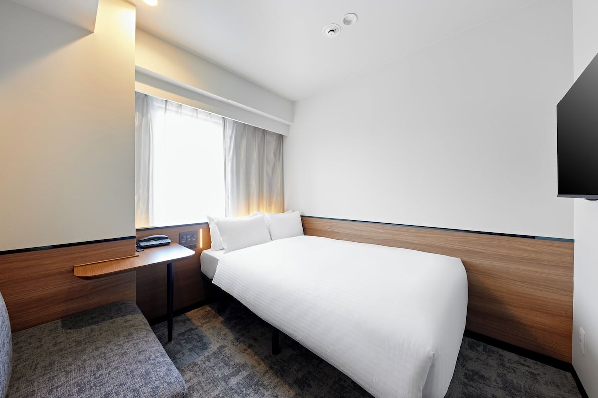 Quartos à prova de som, Wi-Fi de cortesia, roupa de cama