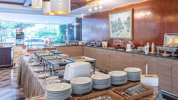 Café da manhã com buffet todos os dias (THB 400 por pessoa)