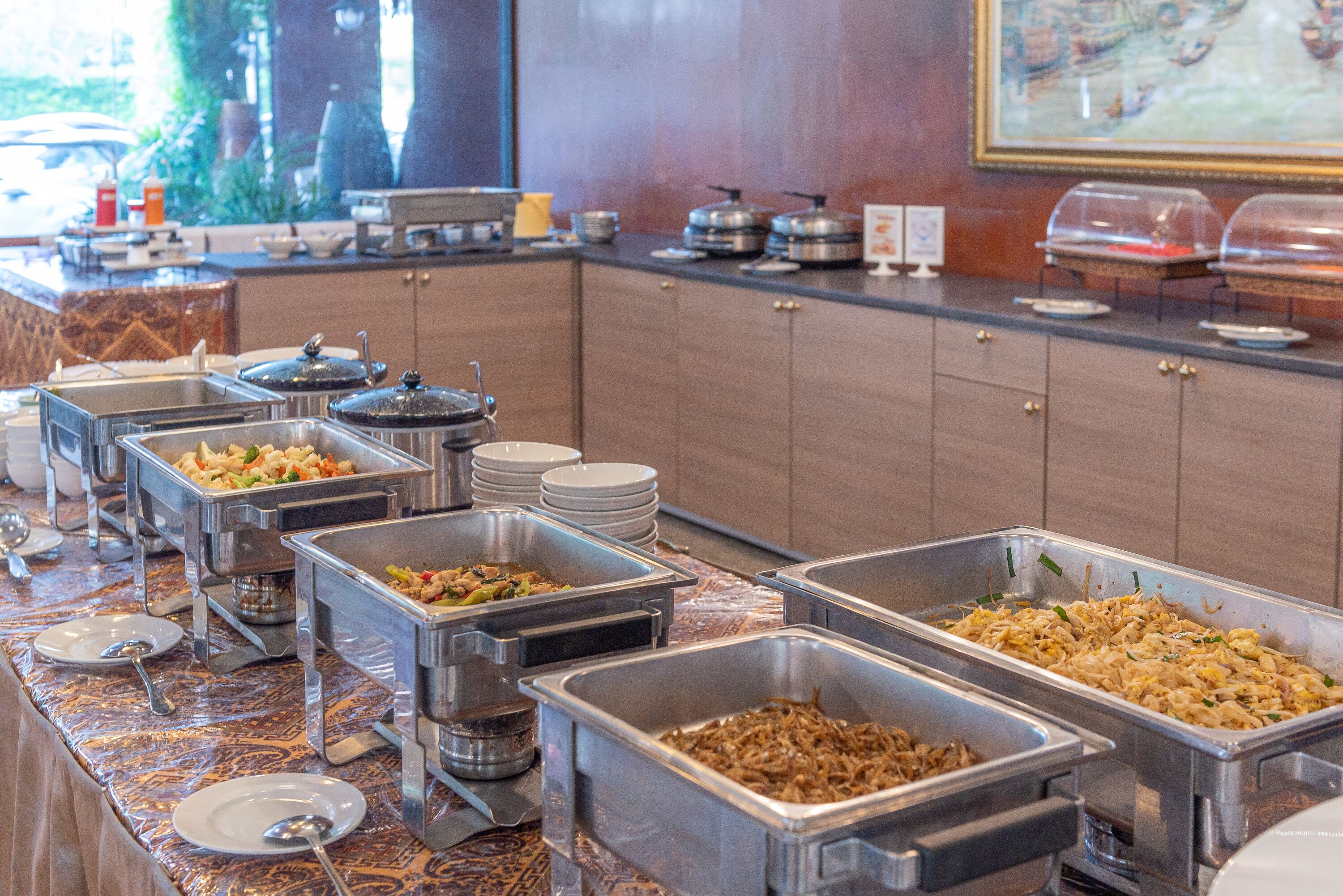 Daily buffet breakfast (THB 400 per person)