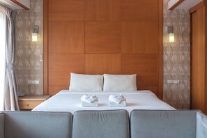 Honeymoon Room | Desk, blackout curtains, free WiFi, bed sheets - Nonthaburi Palace Hotel (Nonthaburi)