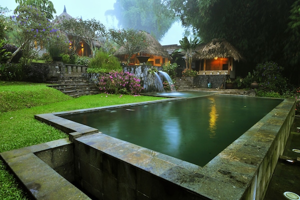Bathtub spa outdoor