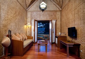 Suite Elite | Área de sala de estar | Televisión LCD 