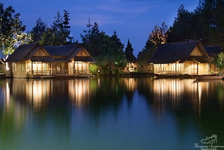 Lago. Kampung Sampireun Resort & Spa
