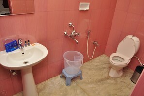 Standard Double or Twin Room, Private Bathroom | Bathroom