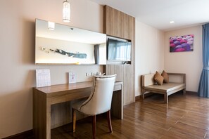 ห้องดีลักซ์ | เครื่องนอนระดับพรีเมียม, มินิบาร์, ตู้นิรภัยในห้องพัก