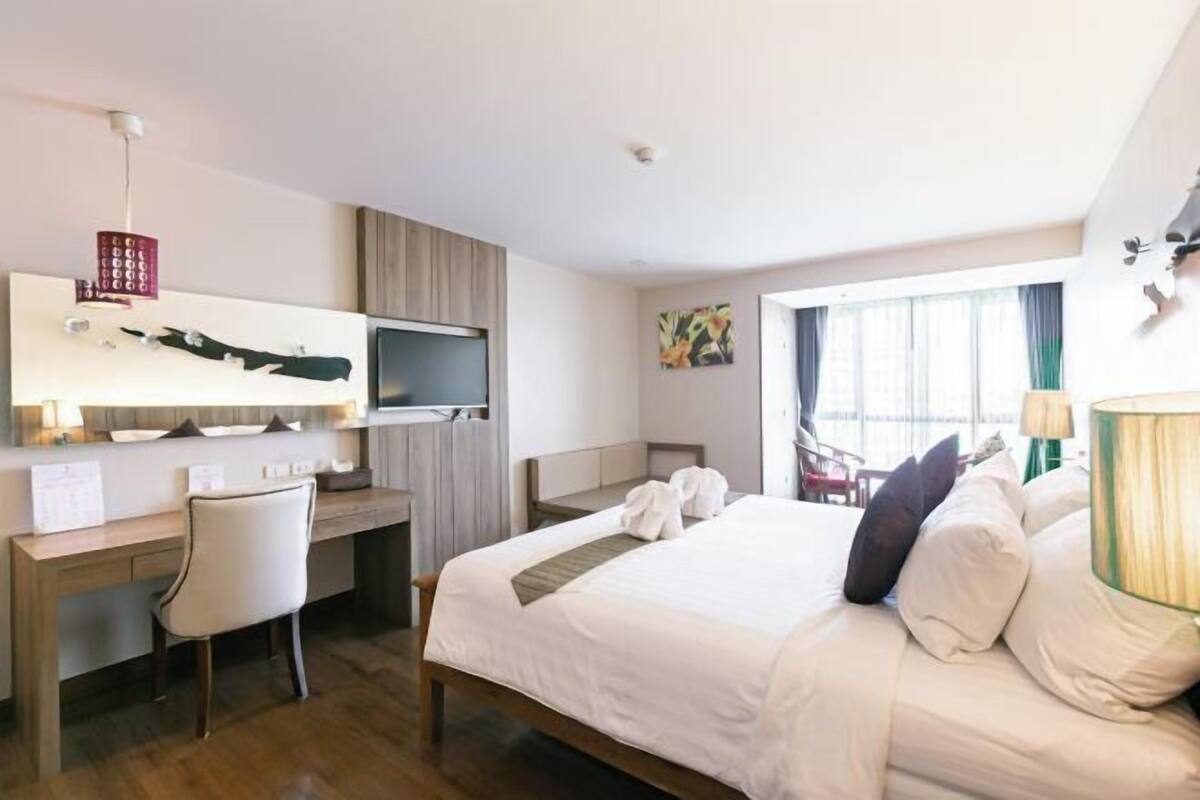 Premium bedding, minibar, in-room safe, desk