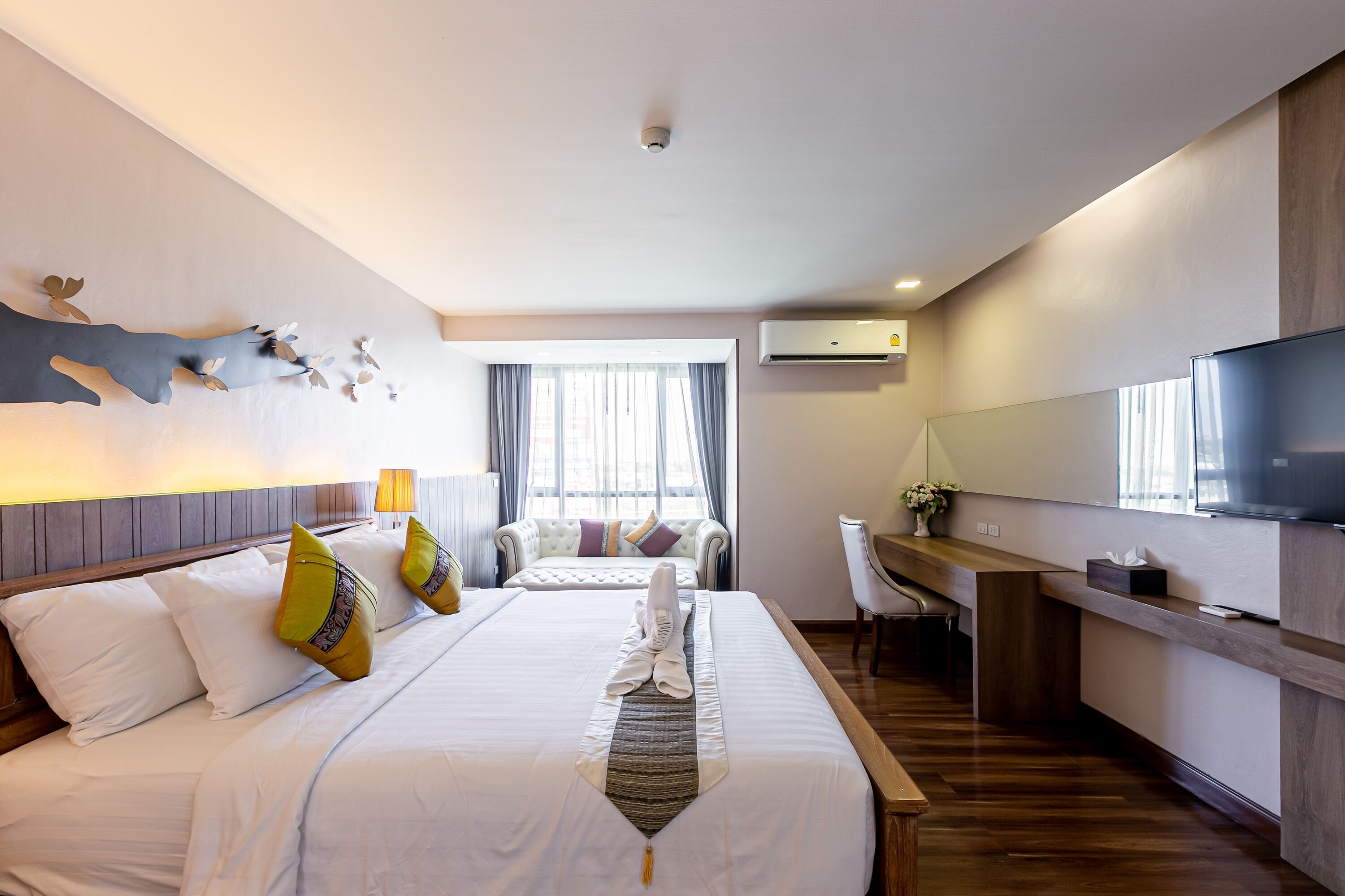 suite, 1 bedroom | 1 bedroom, premium bedding, minibar, in-room safe
