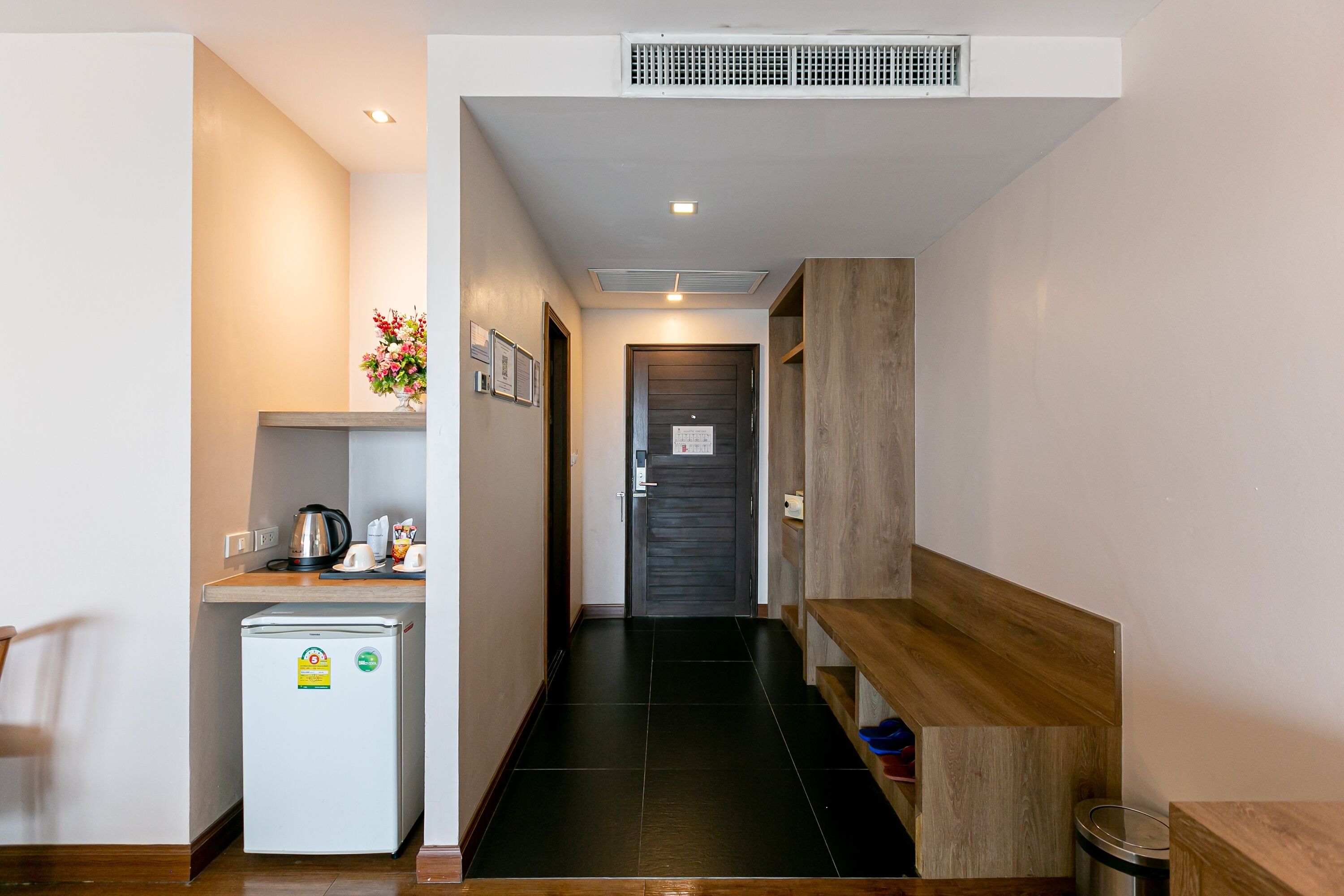 deluxe room | 1 bedroom, premium bedding, minibar, in-room safe