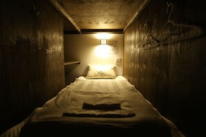 2 quartos, frigobar (abastecido com itens grátis), cofres nos quartos