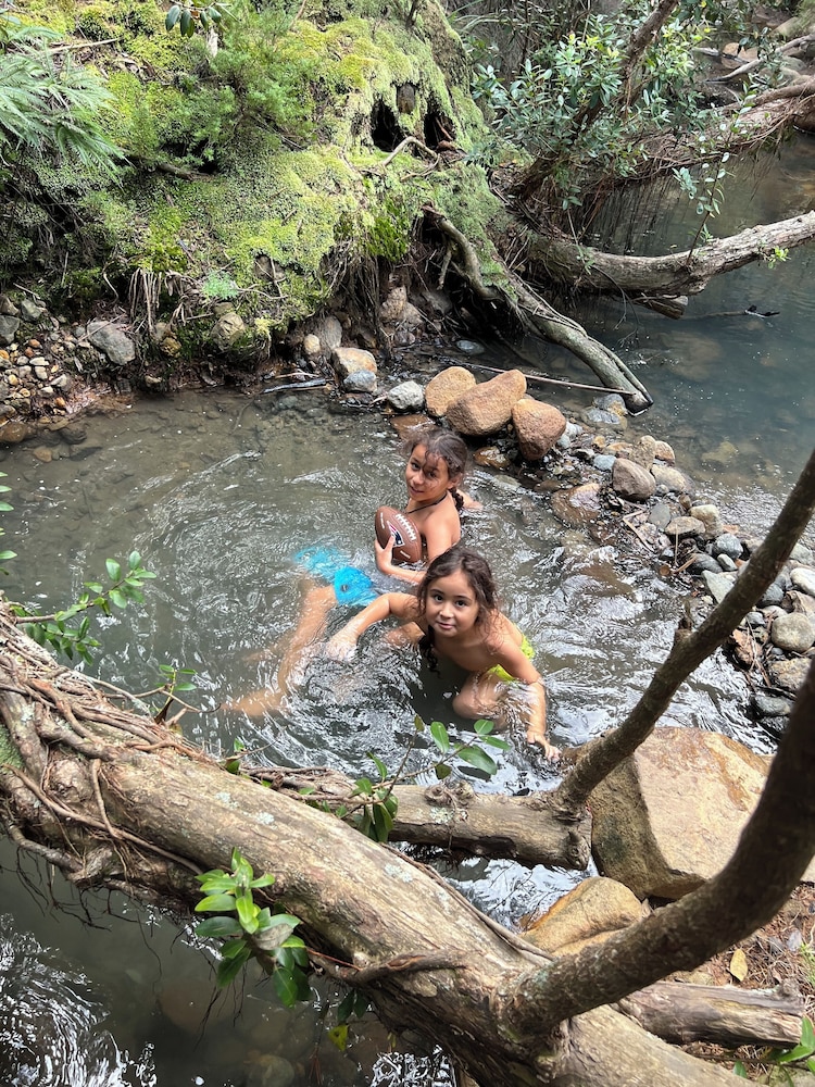 Tipi & Bobs Waterfront Lodge by null