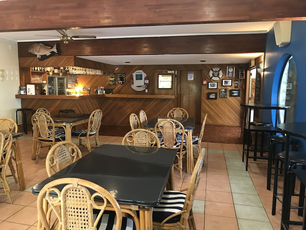 Tipi & Bobs Waterfront Lodge by null