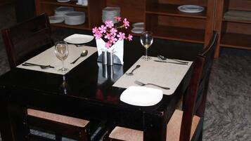 International cuisine, al fresco dining