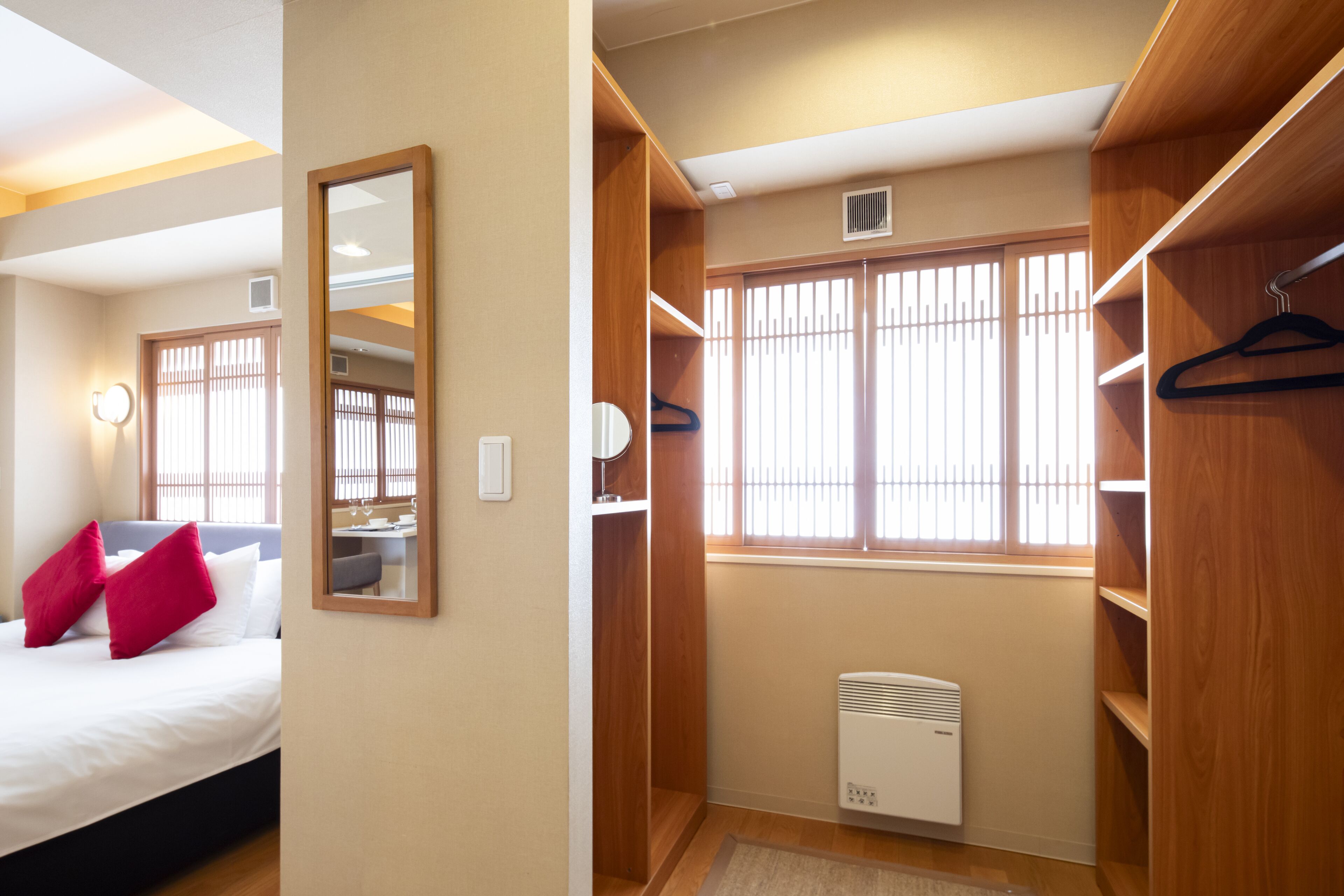 suite, non smoking | living area | flat-screen tv