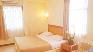 Chambre Deluxe | Coffre-fort, bureau, lit d’appoint (supplément), accès au Wi-Fi (inclus)