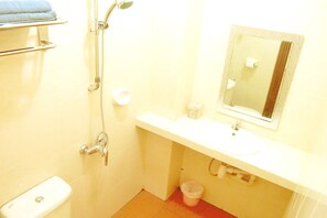 Bathroom - Standard Hotel (Batam)