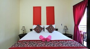 Premium bedding, desk, free WiFi