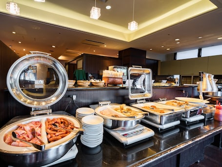 Daily buffet breakfast (JPY 1500 per person)