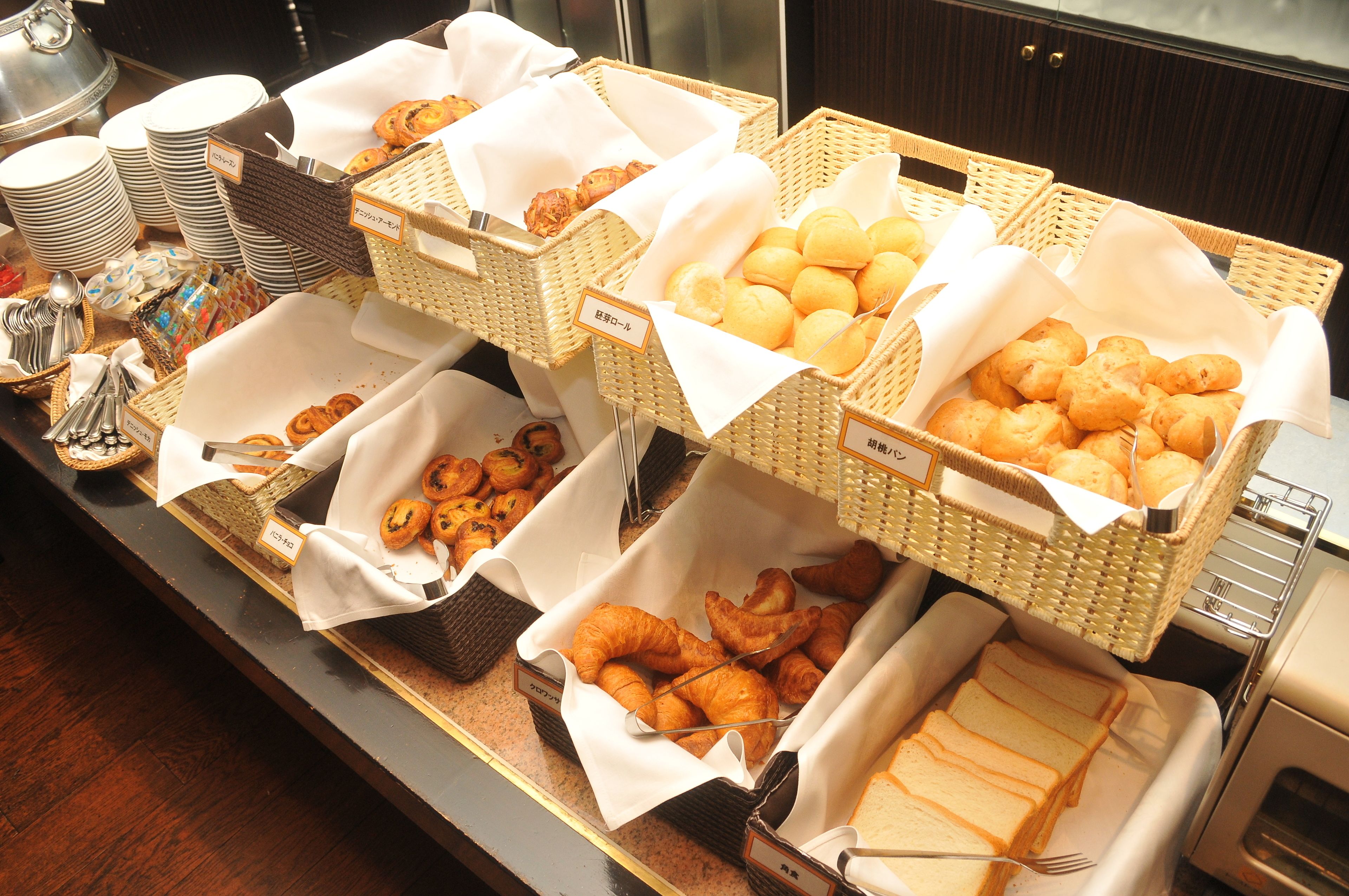 breakfast and lunch served