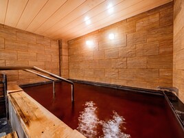 Indoor spa tub