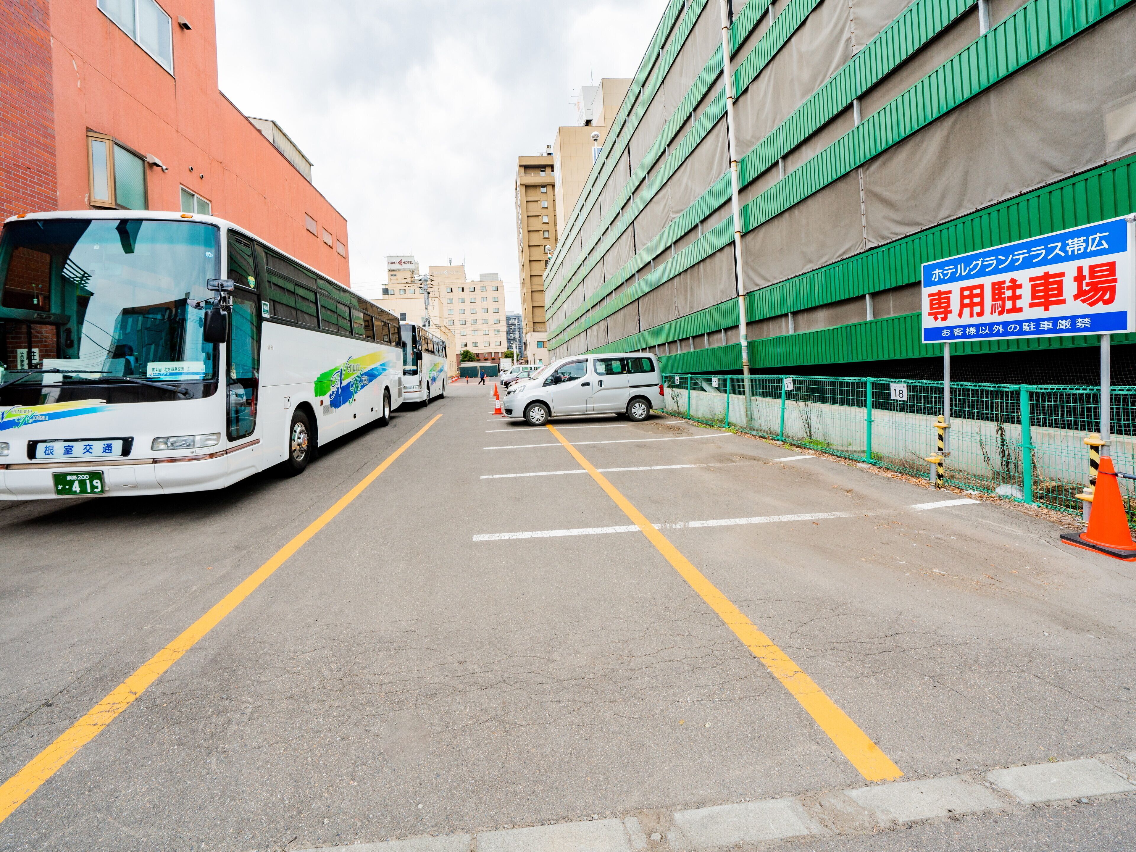 self-parking (surcharge) 600 per night